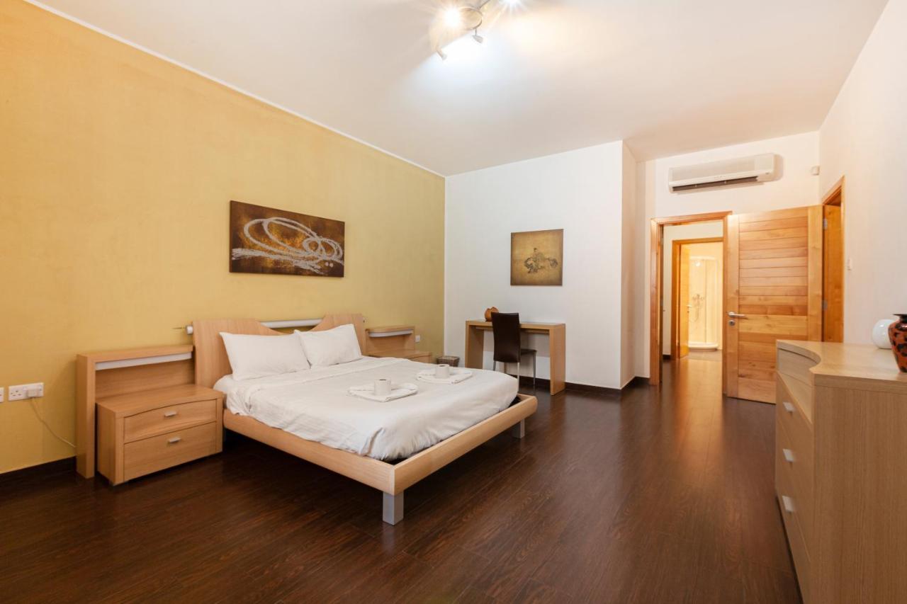 Spacious Seafront Apt With Living, Sofa, Wifi & Ac By 360 Estates Sliema Exterior photo